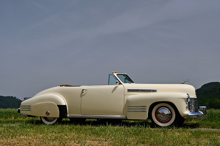 Cadillac Series 62 Convertible Coupe_52.JPG